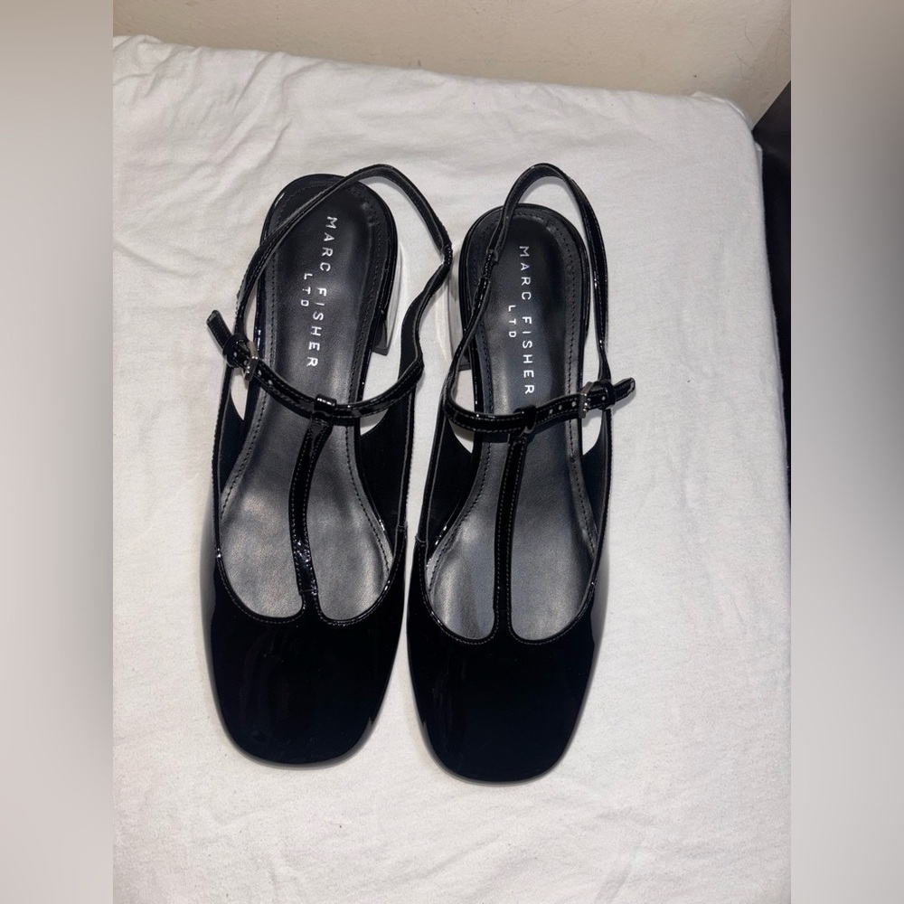 Marc Fisher Patent Leather T-Strap Slingback Pumps Closed Toe Block
Heel 8½M
